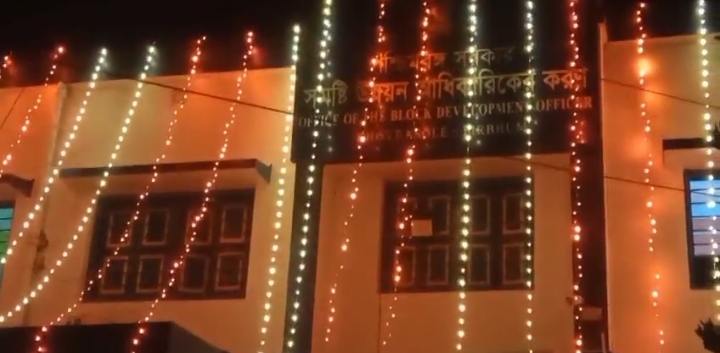 প্রধানমন্ত্রীর জন্মদিন উপলক্ষে খয়রাসোল ব্লক চত্বরে আশীর্বাদের প্রদীপ প্রজ্বলন