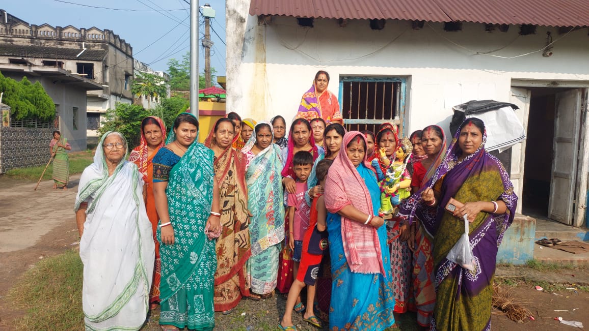 ভাদু বিসর্জনে মাতল জঙ্গলমহলের সারেঙ্গা, রাইপুর, রানীবাঁধ,খাতড়া,সিমলাপাল এলাকার মহিলারা