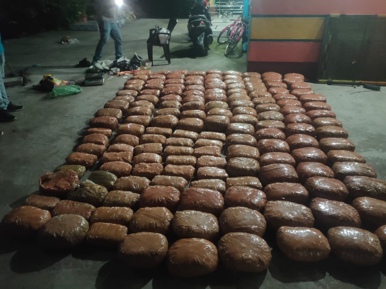 বাঁকুড়া জেলা পুলিশের বড়সড় সাফল্য, ২৭৫ কেজি গাঁজা উদ্ধার