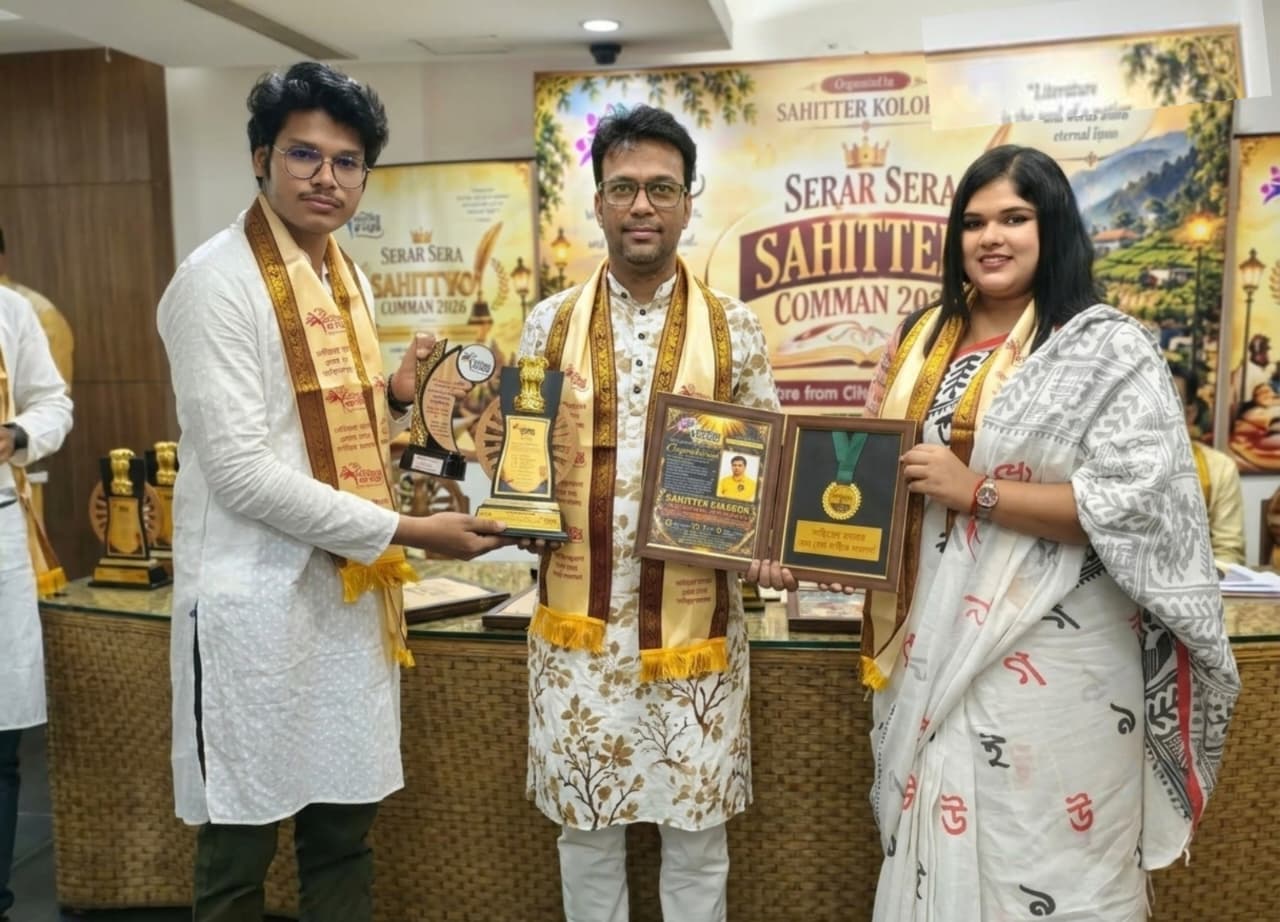 কলকাতার বুকে জঙ্গলমহলের জয়জয়কার। ‘সাহিত্যের স্বর্ণপদক’ সম্মানে ভূষিত রাইপুরের রাধামাধব মুখার্জী।