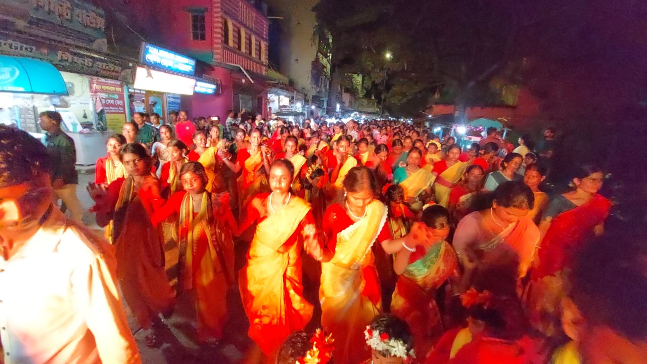 করম পরবে মাতল জঙ্গলমহল।