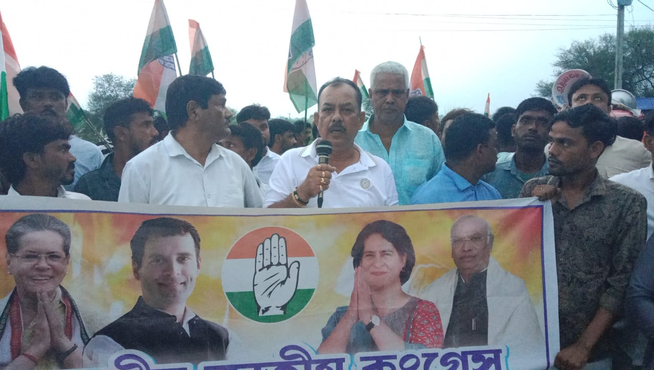 মিলন প্রধানের নিঃশর্ত মুক্তির দাবিতে বীরভূমের লোকপুরে কংগ্রেসের বিক্ষোভ মিছিল, থ...