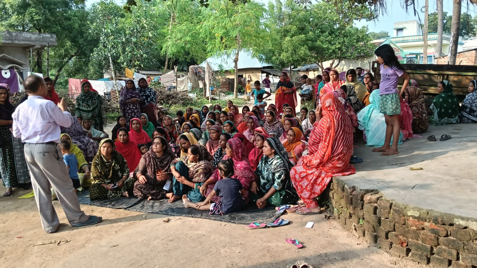 স্বনির্ভর দলের মহিলাদের নিয়ে আইনি সচেতনতা শিবির