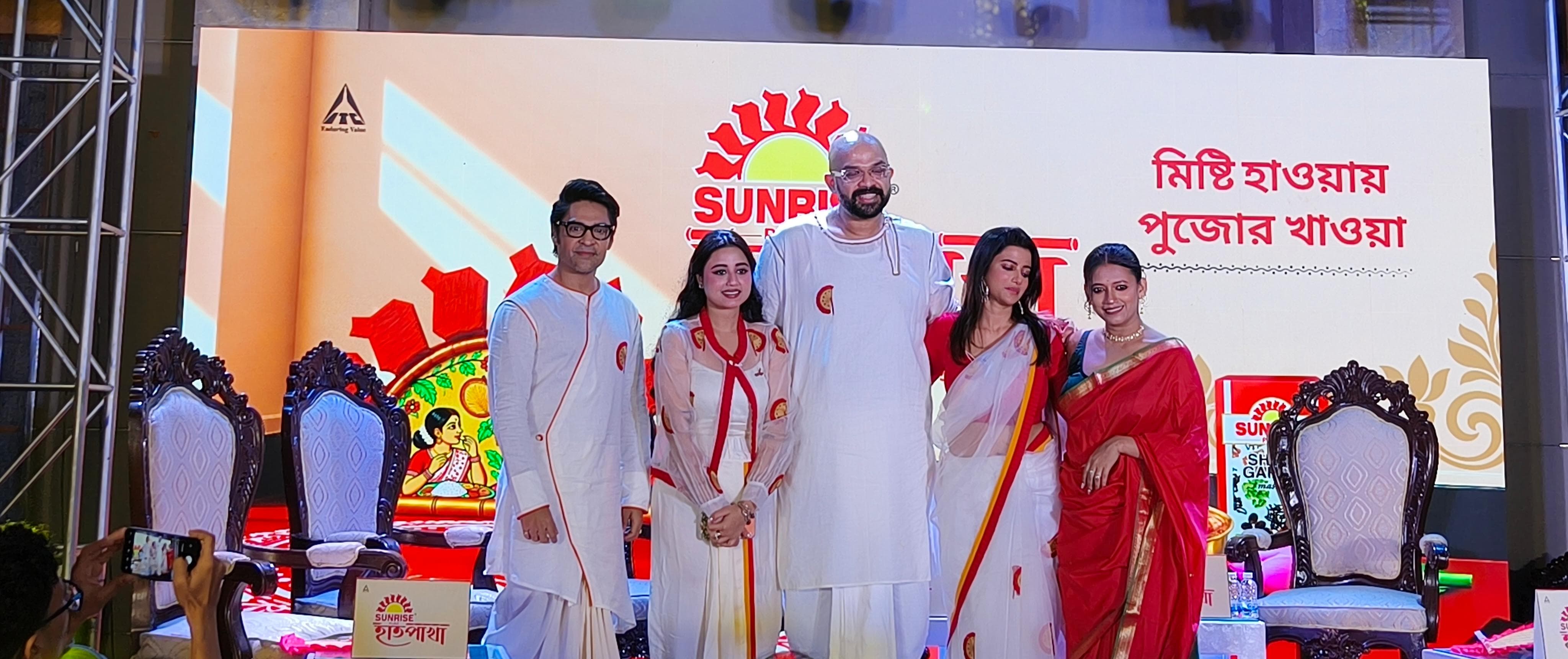 এবার দুর্গাপুজোয় সানরাইজ স্পাইসেসের উদ্যোগে বাংলায় হাতপাখার প্রত্যাবর্তন