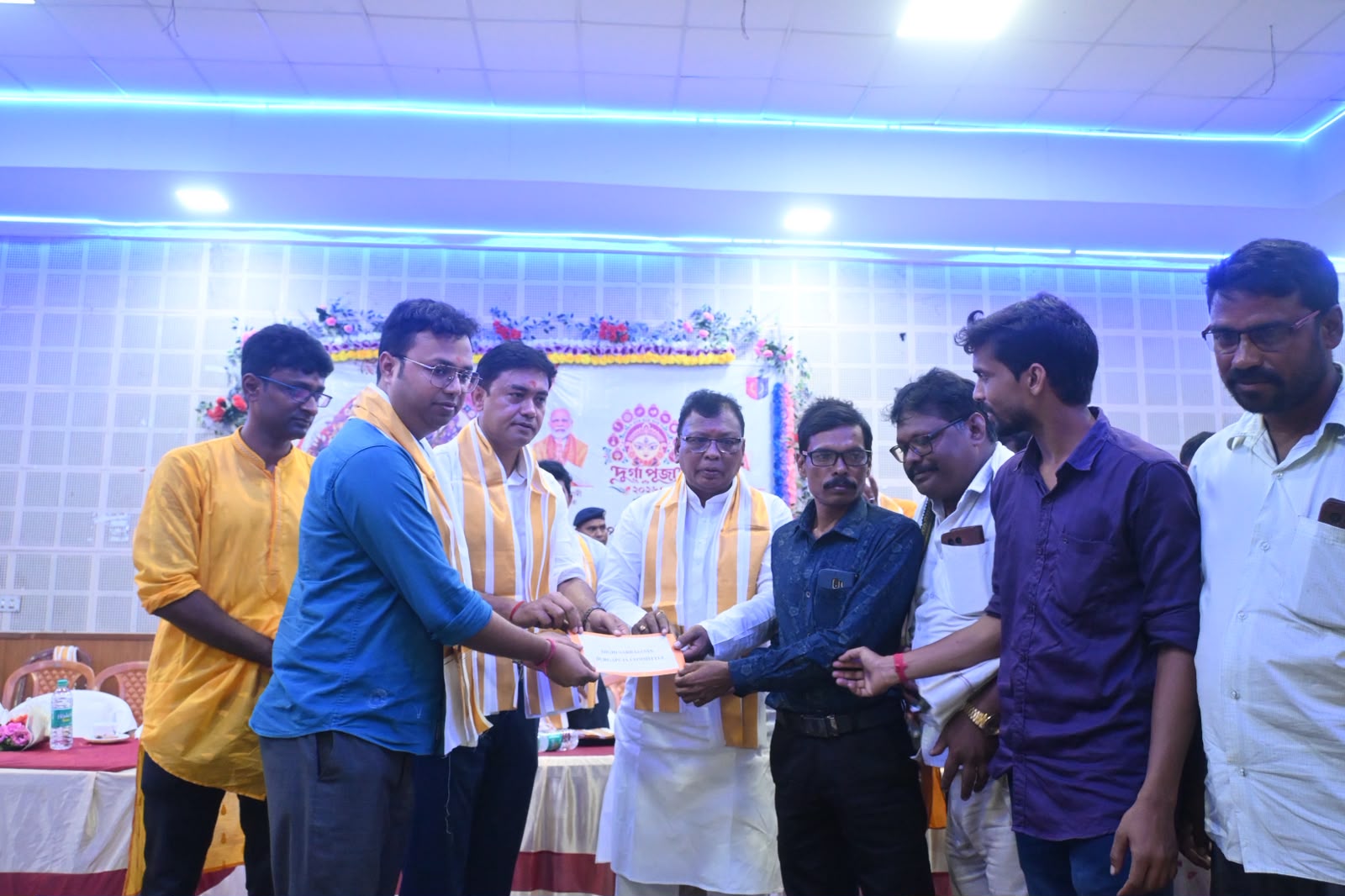 দুর্গা পুজোর চেক বিলিতে মন্ত্রী ক্ষুদিরাম টুডু খাতড়া গুরুসদায় মঞ্চে