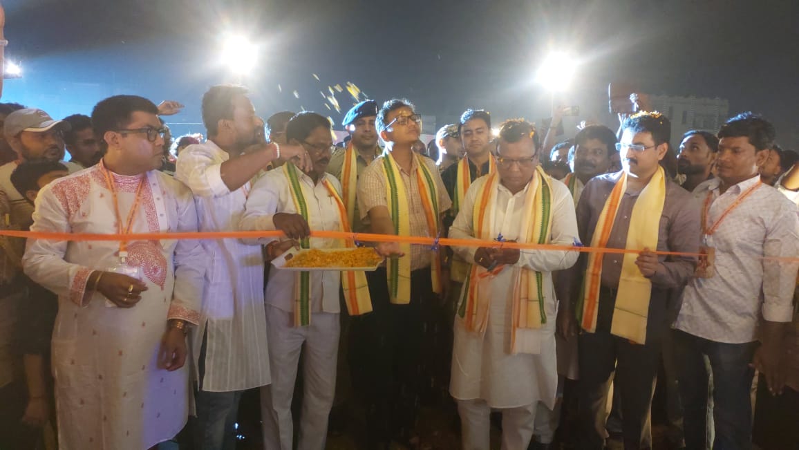 জঙ্গলমহলের ফুলকুসমা বাজার সার্বজনীন দুর্গোৎসব কমিটির শুভ পুজো উদ্বোধনে মন্ত্রী ক্ষুদিরাম টুডু
