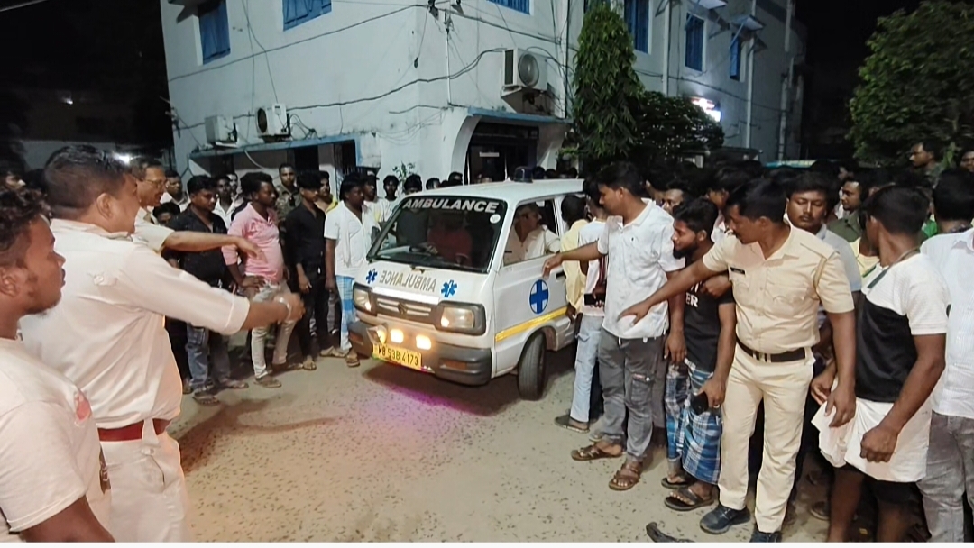 দুবরাজপুরে যুবকের রহস্যমৃত্যু, পুলিশি নির্যাতনের অভিযোগে থানায় দেহ রেখে বিক্ষোভ পরিবারের