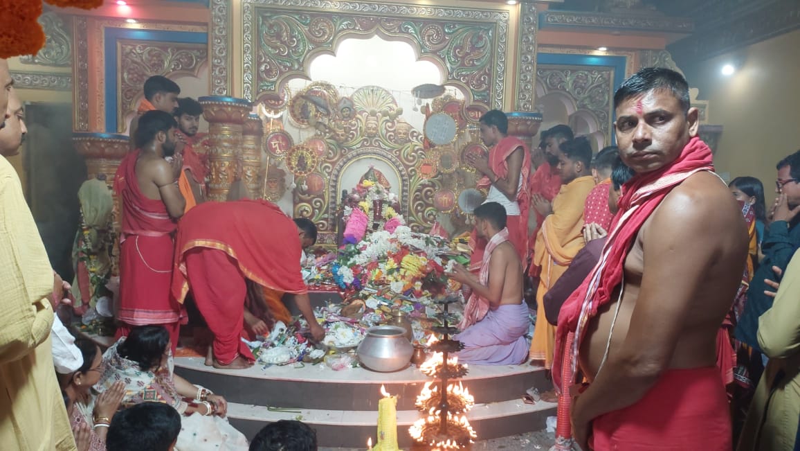 প্রায় সাড়ে ৩০০ বছরের পুরানো রাইপুরের চাঁন্দুডাঙ্গা গ্রামের মহামায়া পাষান মূর্তিকেই পুজা করা হয়