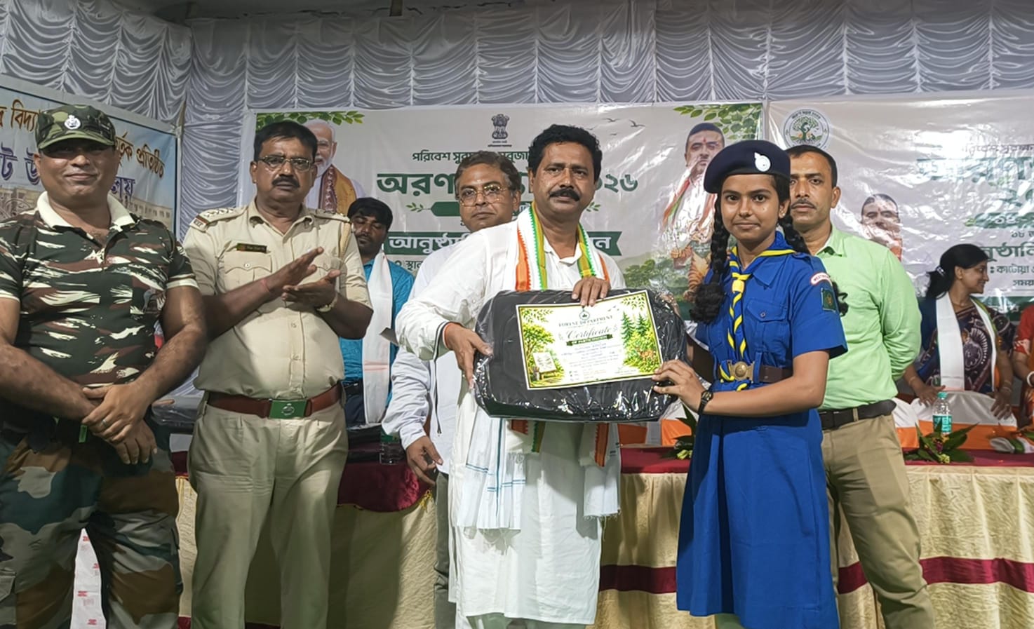 অরণ্য সপ্তাহ উপলক্ষে দাঁইহাট উচ্চ বিদ্যালয়ে বৃক্ষরোপণ ও সাংস্কৃতিক অনুষ্ঠান উদযাপন
