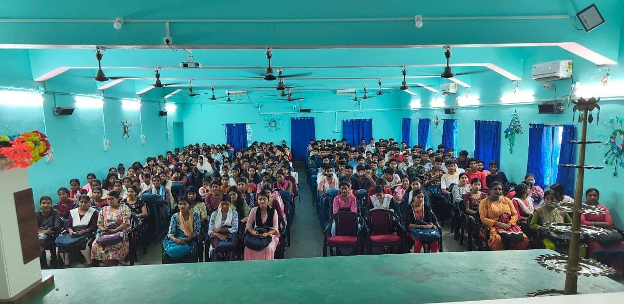 সারেঙ্গার পণ্ডিত রঘুনাথ মুরমু মহাবিদ্যালয়ে শতাধিক পড়ুয়ার সদস্যতা গ্রহণ