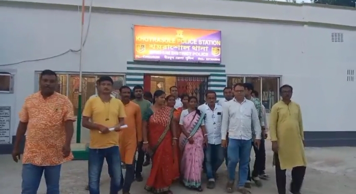 প্রধানমন্ত্রীকে নিয়ে কুরুচিপূর্ণ মন্তব্য এবং কুরুচিকর ছবি প্রদর্শনের অভিযোগে বীরভূমের বিভিন্ন থানায় বিজেপির অভিযোগ দায়ের