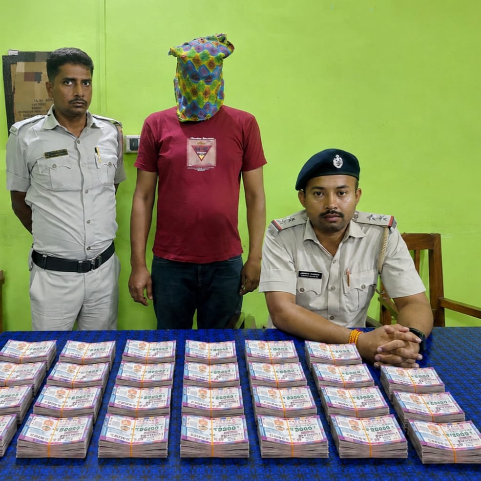 বীরভূমের রাজনগরে পুলিশের অভিযানে বিপুল পরিমাণ অবৈধ লটারির টিকিট উদ্ধার, গ্রেপ্তার ১