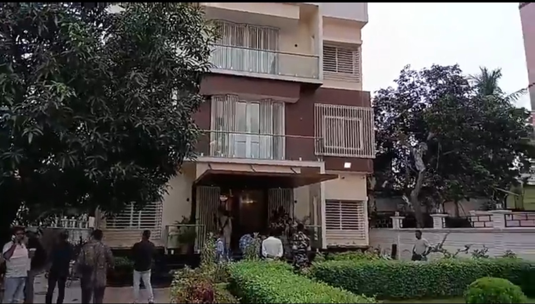 টুলু মণ্ডলের ডেরায় পুলিশের হানা, আলমারিভর্তি কোটির ক্যাশ-সোনা উদ্ধারের পর এবার স্ক্যানারে গুরুত্বপূর্ণ নথি!