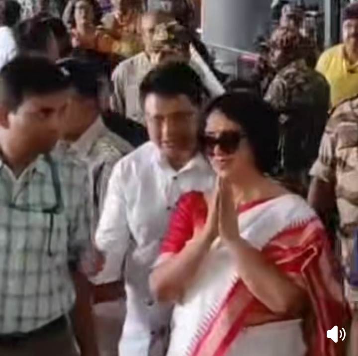 ১৮ বছর ৮ মাস পর কলকাতায় সাহিত্যিক তসলিমা নাসরিন, উলু ও শঙ্খধ্বনিতে স্বাগত জানালেন পশ্চিমবঙ্গবাসী