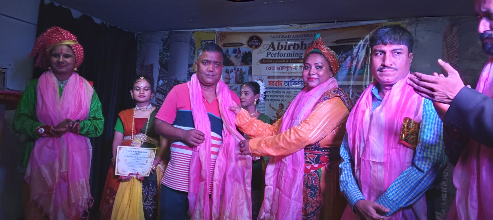 সংবাদ আবির্ভাবের অ্যাওয়ার্ড অনুষ্ঠানে  একঝাক তারকার মেলা