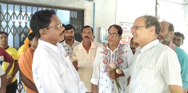 সারেঙ্গা ব্লক প্রাথমিক স্বাস্থ্য কেন্দ্রের অন্তর্গত কৃষ্ণপুর প্রাথমিক স্বাস্থ্য কেন্দ্র পরিদর্শন করলেন রাইপুর বিধানসভার বিধায়ক ক্ষেত্র মোহন হাঁসদা