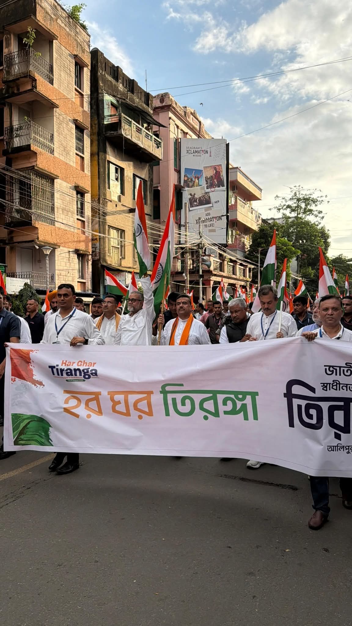 "হর ঘর তিরঙ্গা" যাত্রায় মুখ্যমন্ত্রী শুভেন্দু অধিকারী সাথে অংশ নিলেন হাজার হাজার মানুষ