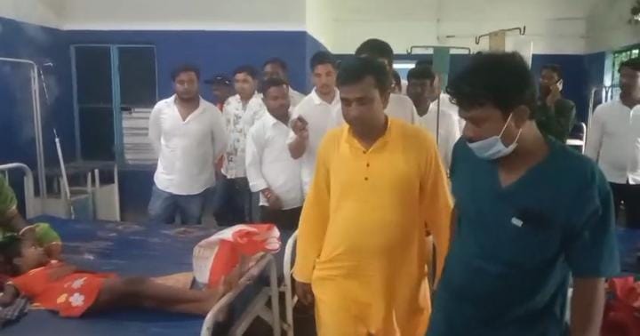 সংখ্যালঘু মোর্চার উদ্যোগে নাকড়াকোন্দা হাসপাতালে রোগীদের ফল-মিষ্টি বিতরণ
