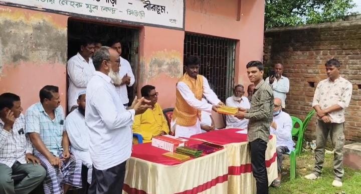 নওপাড়া ইউনাইটেড ফ্রেন্ডশিপ ক্লাবে স্বাধীনতা দিবস উদযাপন, কৃতী ছাত্রছাত্রীদের সংবর্ধনা