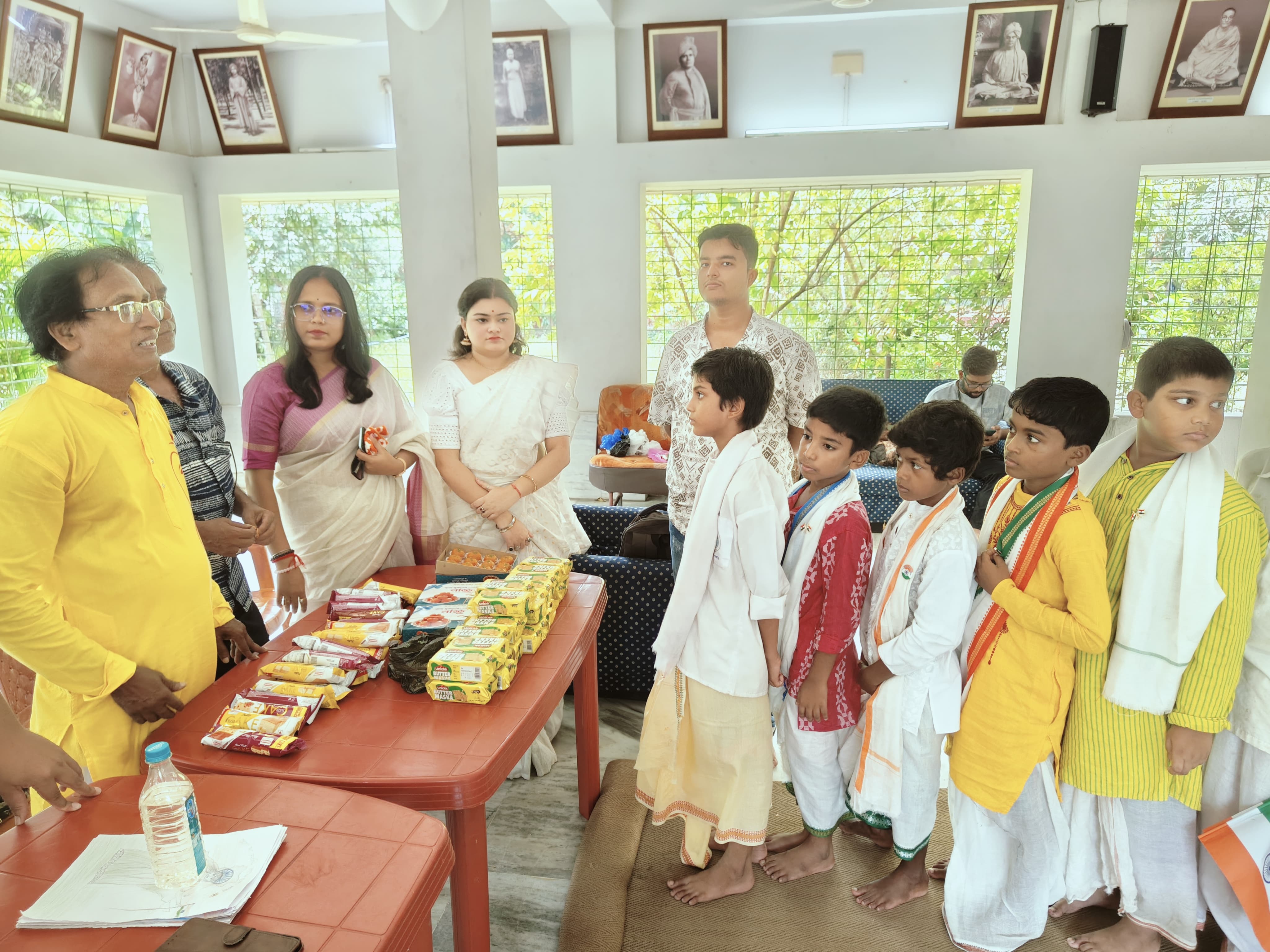 বসিরহাটের শ্রীরামকৃষ্ণ সত্যানন্দ আশ্রমে শিশুদের নিয়ে আঁকা প্রতিযোগিতা ও নৃত্যানুষ্ঠান