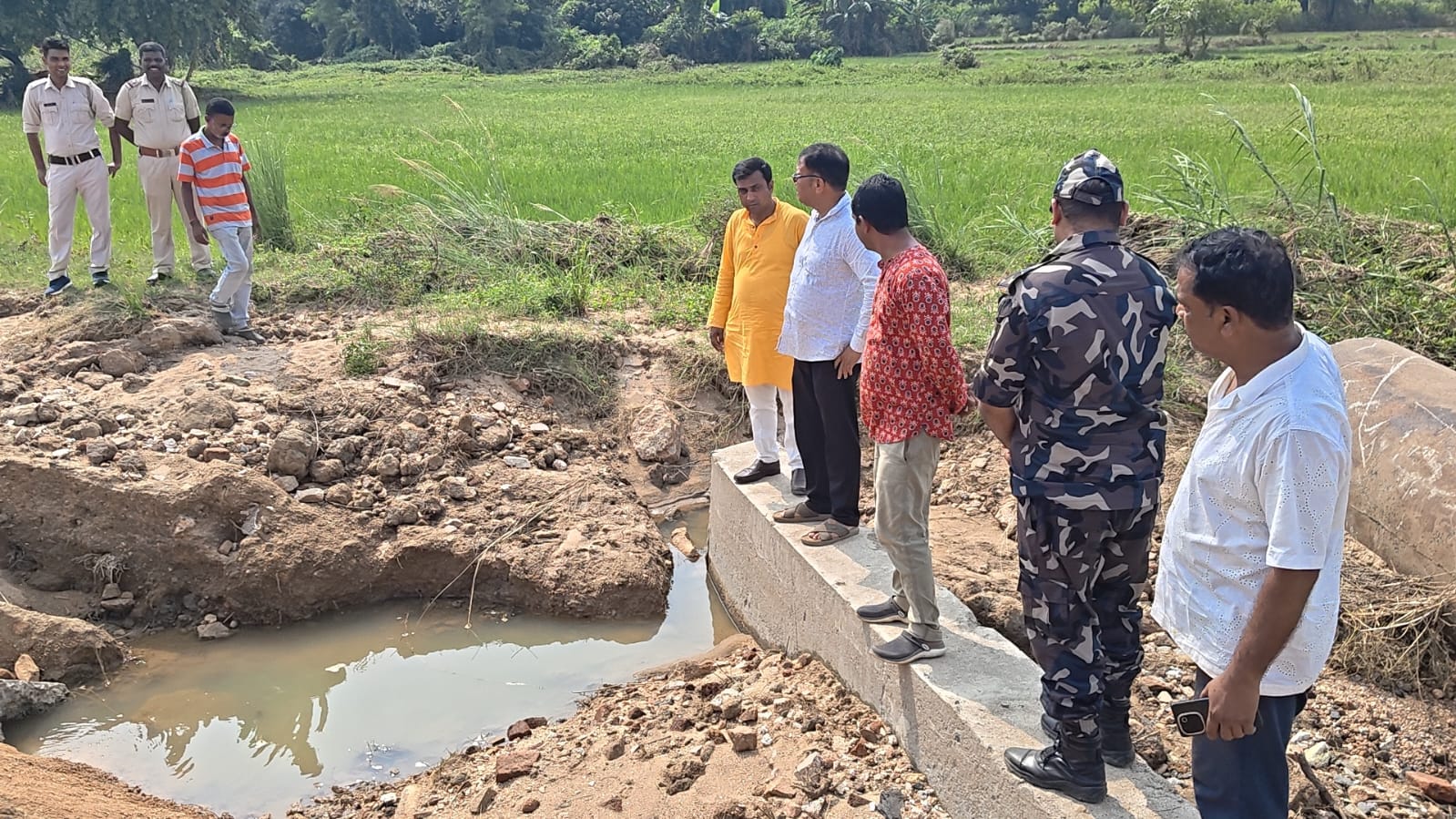 উদ্বোধনের চার মাসের মধ্যেই ভেঙে পড়ল কজওয়ে, পরিদর্শনে বিধায়ক, খবরের জেরে প্রশাসনিক তৎপরতা শুরু