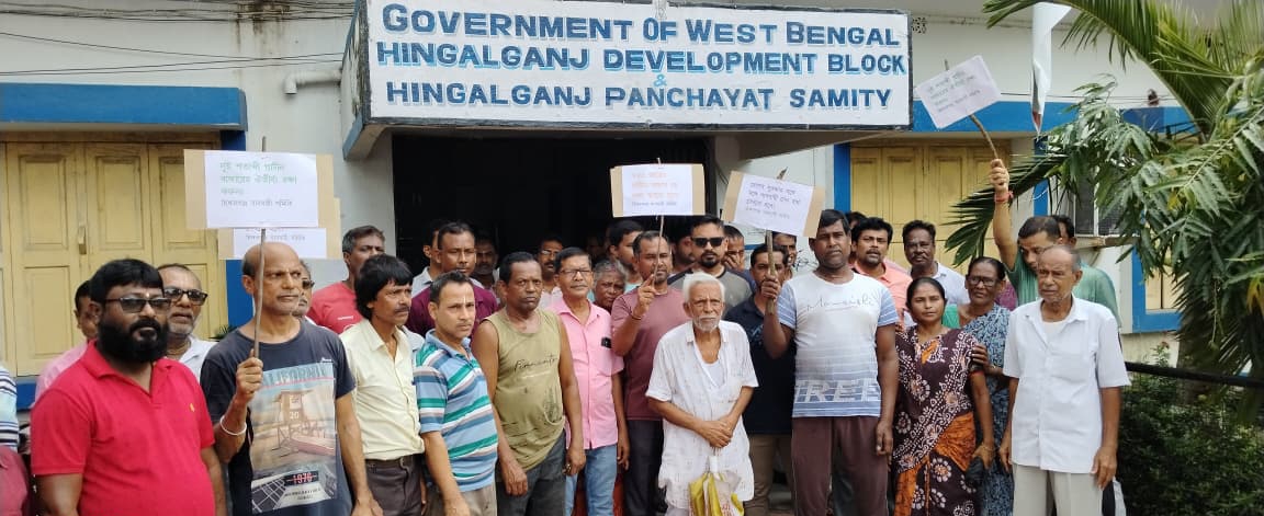 কাঁটাতারের বেড়া নির্মাণে শতাব্দী প্রাচীন হিঙ্গলগঞ্জ বাজার রক্ষার দাবিতে প্রশাসনের দ্বারস্থ ব্যবসায়ী সমিতি