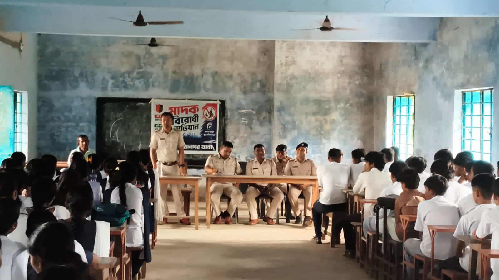 রাজনগর হাইস্কুলের পড়ুয়াদের নিয়ে পুলিশের মাদকবিরোধী সচেতনতা শিবির
