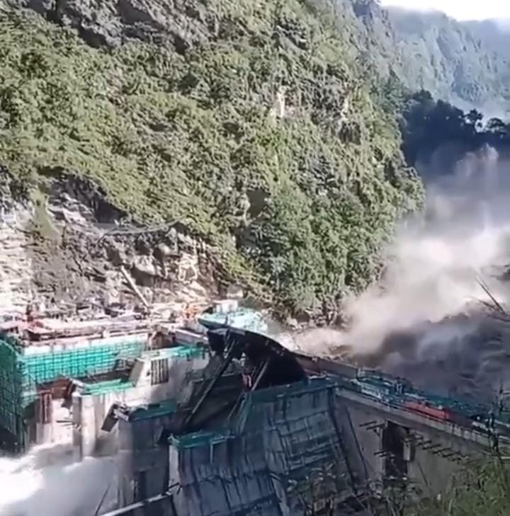 নেপালে ভয়াবহ বন্যা, নিখোঁজ শতাধিক পর্যটক, সজাগ ভারতের NDRF
