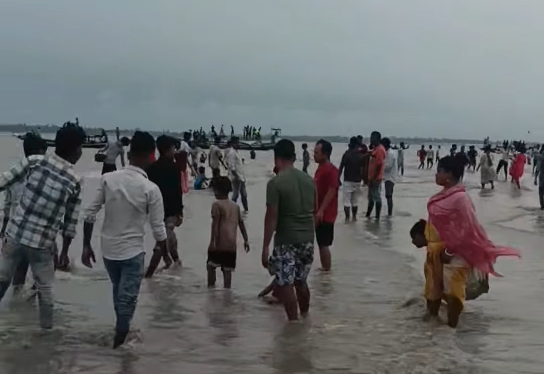রাখি পূর্ণিমায় রায়মঙ্গলের বুকে জেগে ওঠে ‘প্রাকৃতিক সৈকত’, সুন্দরবনের হেমনগরে দীঘা-পুরীর ছোঁয়া