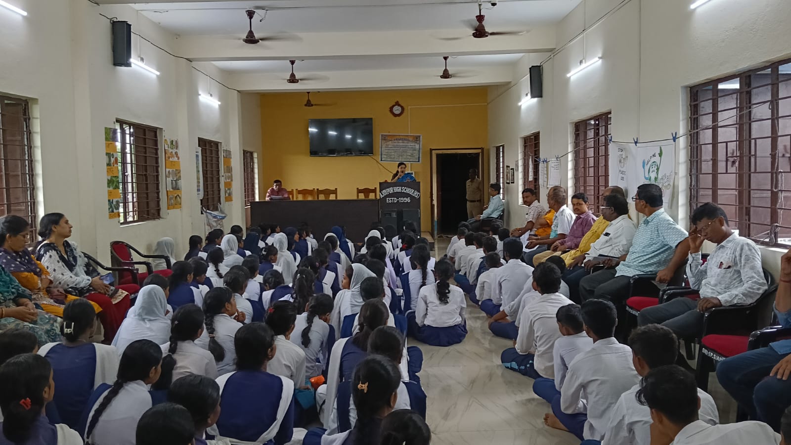বীরভূম জেলার দুই বিদ্যালয়ে আইনি পরিষেবা কর্তৃপক্ষের উদ্যোগে আইনি সচেতনতা শিবির