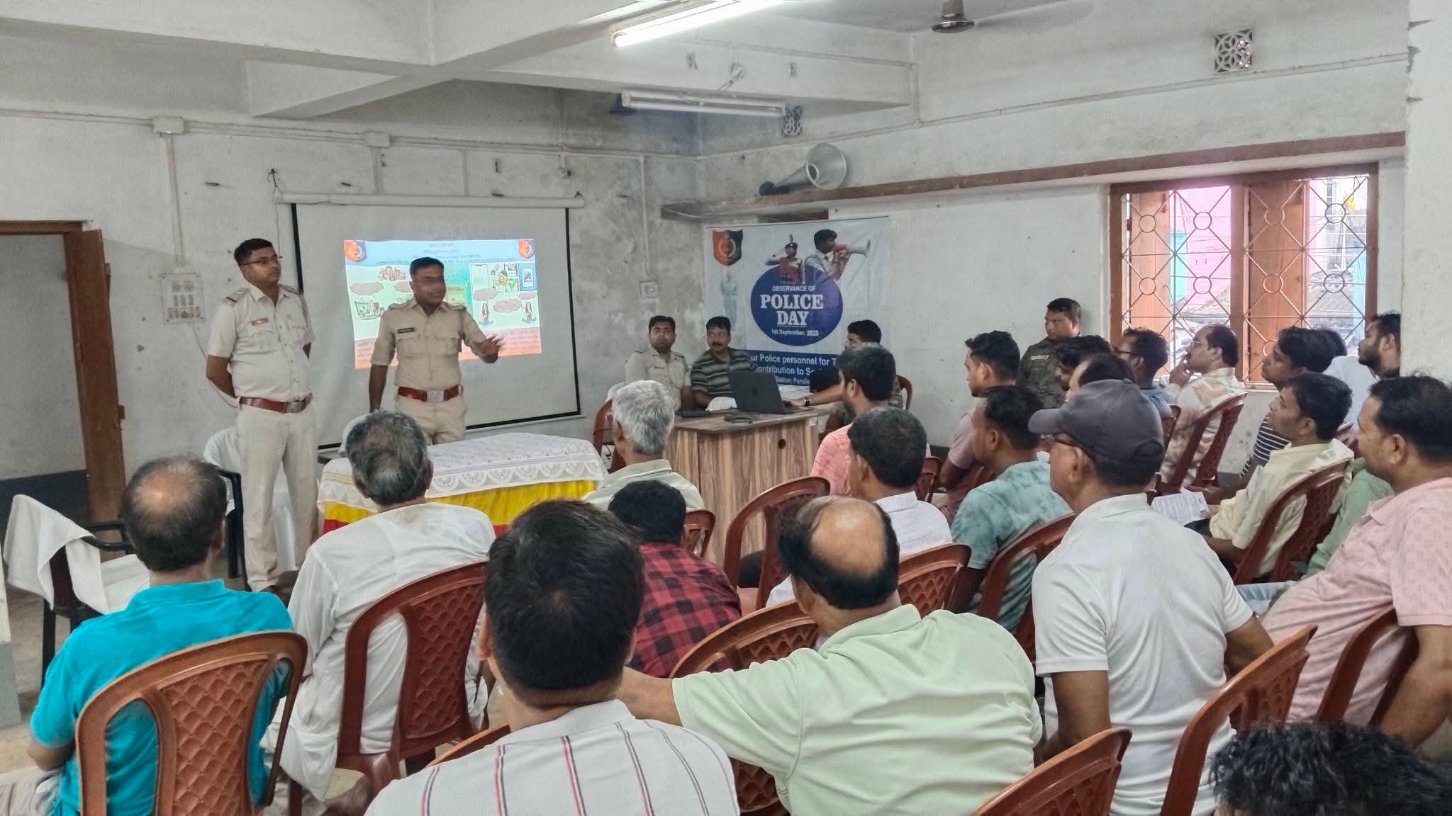 সাইবার প্রতারণা রুখতে পুরুলিয়ার বান্দোয়ান থানায় সচেতনতা শিবির।
