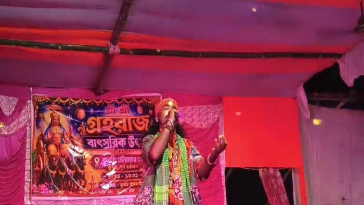 কাটোয়ায় সিঙ্গির মোড়ে গ্রহরাজ ঠাকুরের বাৎসরিক উৎসবে কবিগান ও বাউল গানের আসর