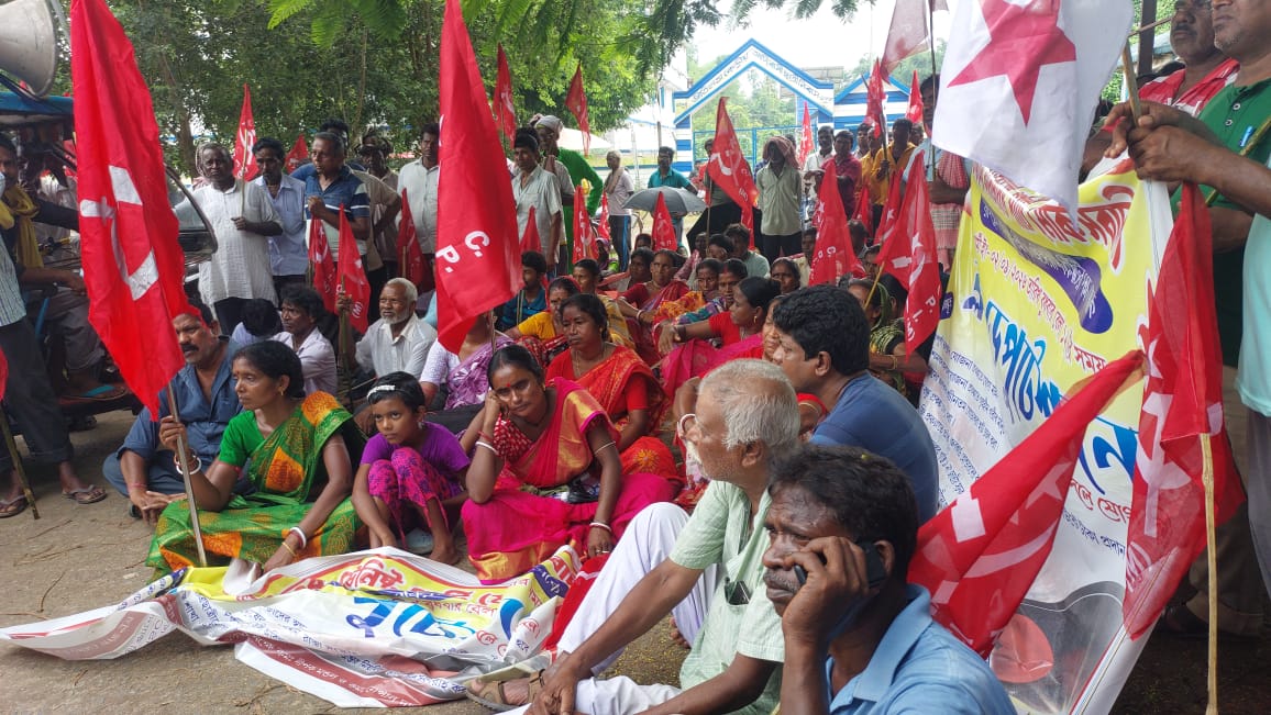 ভারতের কমিউনিস্ট পার্টির রাইপুর বিডিও অফিসে গণ ডেপুটেশন।