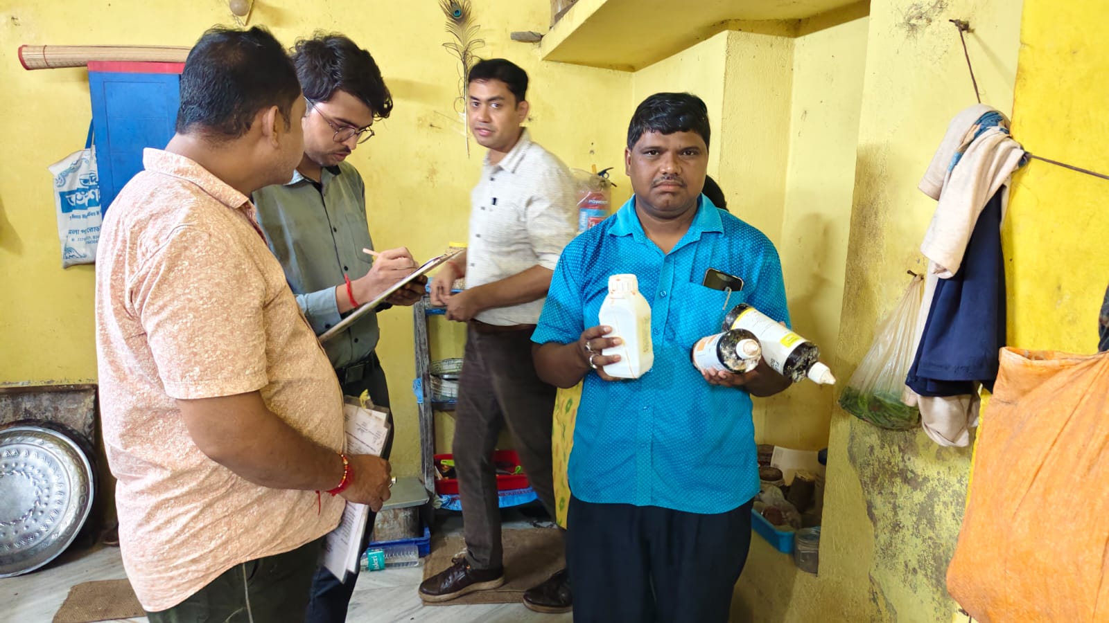 খাতড়া মহকুমা সদর এবং মুকুটমণিপুরের হোটেল-রেস্তোরাঁগুলিতে অভিযান জেলা প্রশাসনের।
