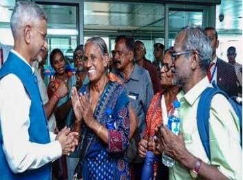 শাড়ি খুলে বানালেন দড়ি , নেপালের বন্যায় উদ্ধার করলেন ২১ জন তীর্থযাত্রীকে ; কে সেই ভারতীয় নারী ?