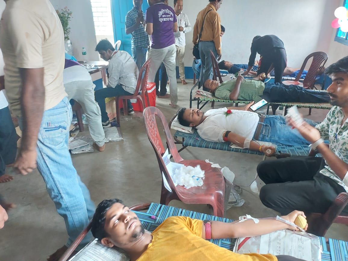 বাঁকুড়ার সারেঙ্গার সাঁইতোড়া গ্রামে জন্মাষ্টমী উপলক্ষে স্বেচ্ছায় রক্তদান শিবির