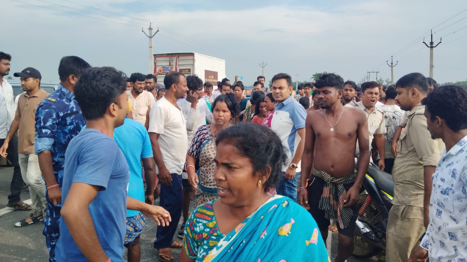 সার ছড়াতে জমির পথে, আর ফেরা হলো না বিনোদের।