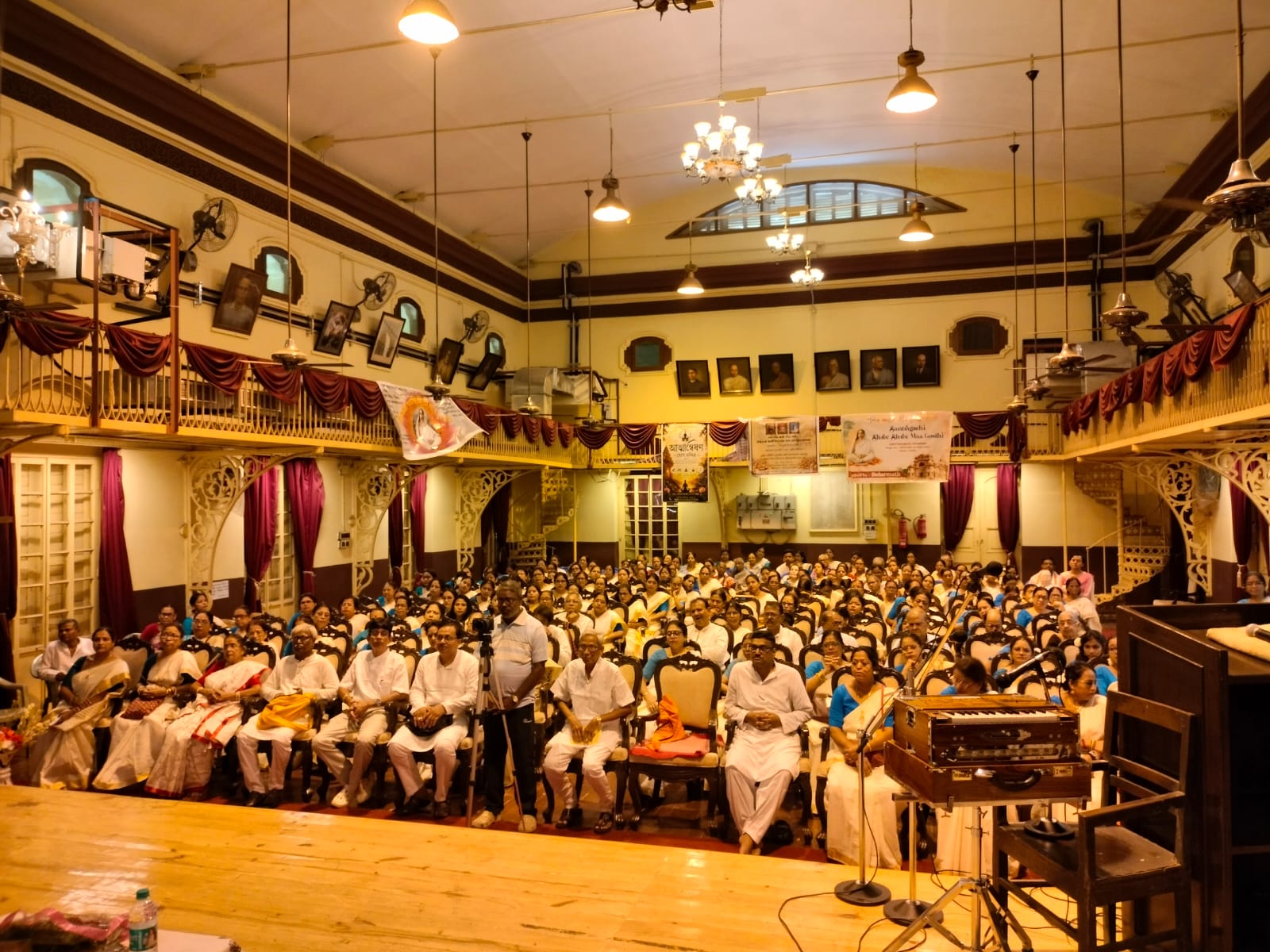 হাওড়া টাউনহলঘরে বর্ণাঢ্য সাংস্কৃতিক অনুষ্ঠান
