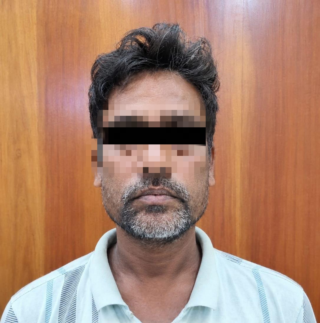 সন্দেশখালিতে বাড়িতে তল্লাশি, দুই দেশি আগ্নেয়াস্ত্র ও কার্তুজ উদ্ধার, গ্রেফতার ...
