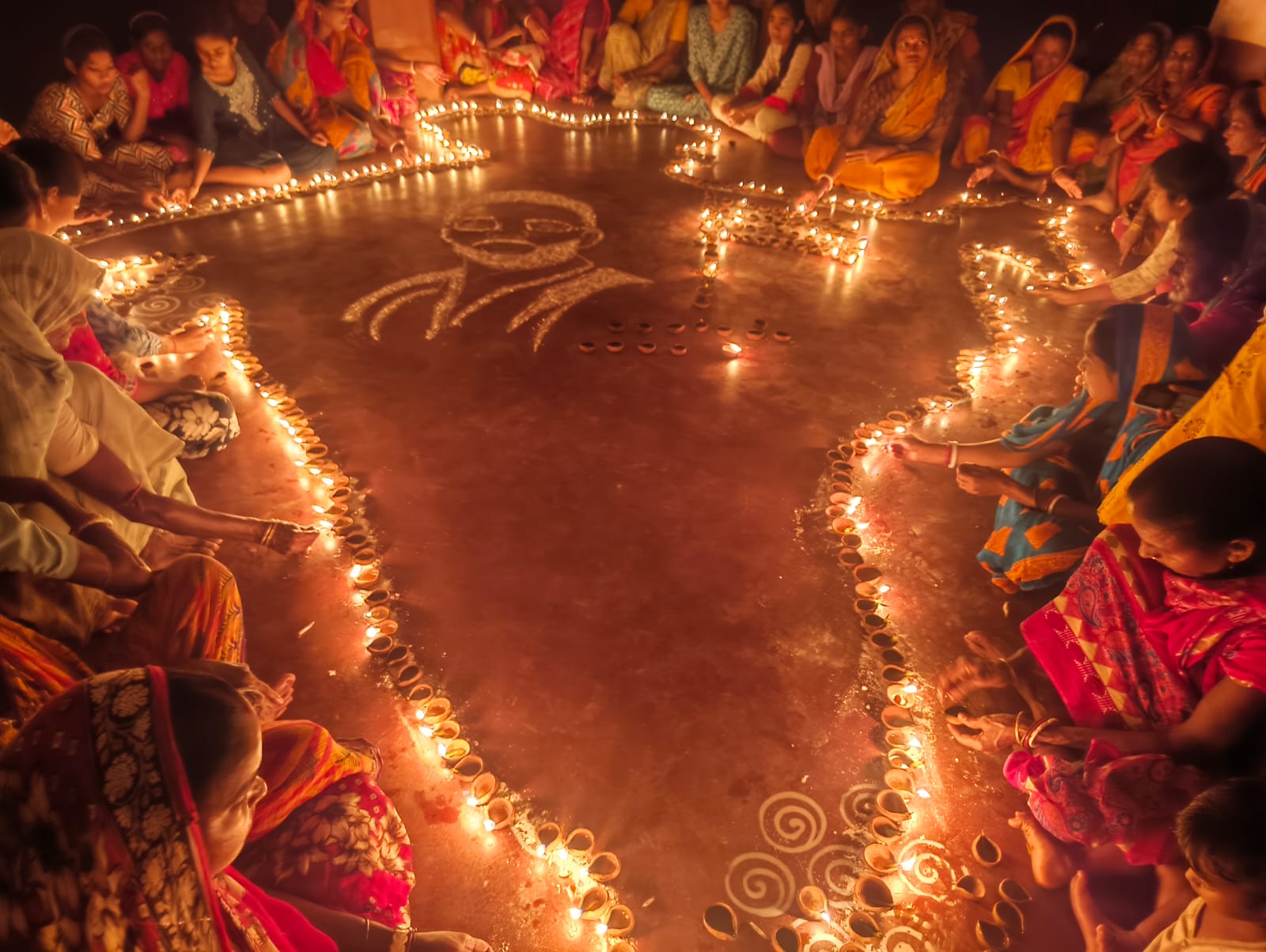 সেবা সংকল্প অভিযান’-এ ভারতের মানচিত্র ও বর্ণাঢ্য থিমে আশীর্বাদের প্রদীপ প্রজ্জ্বলন
